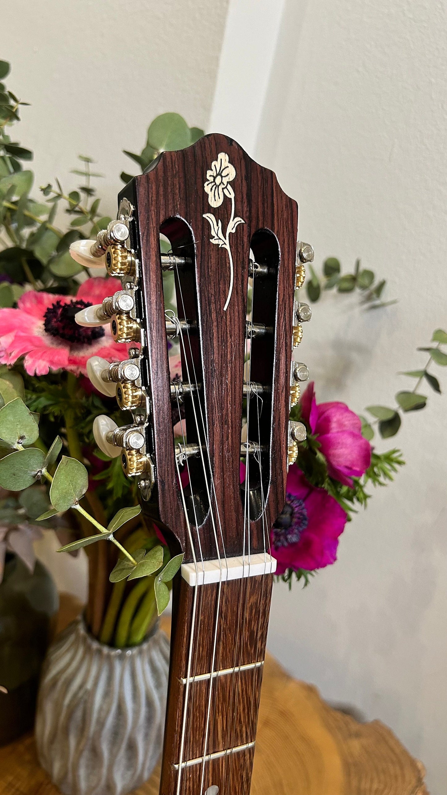 Handmade 8-String Bouzouki - Greek Traditional Instrument with Beautiful Wooden Flower Top Decorations - Truss-rod reinforced