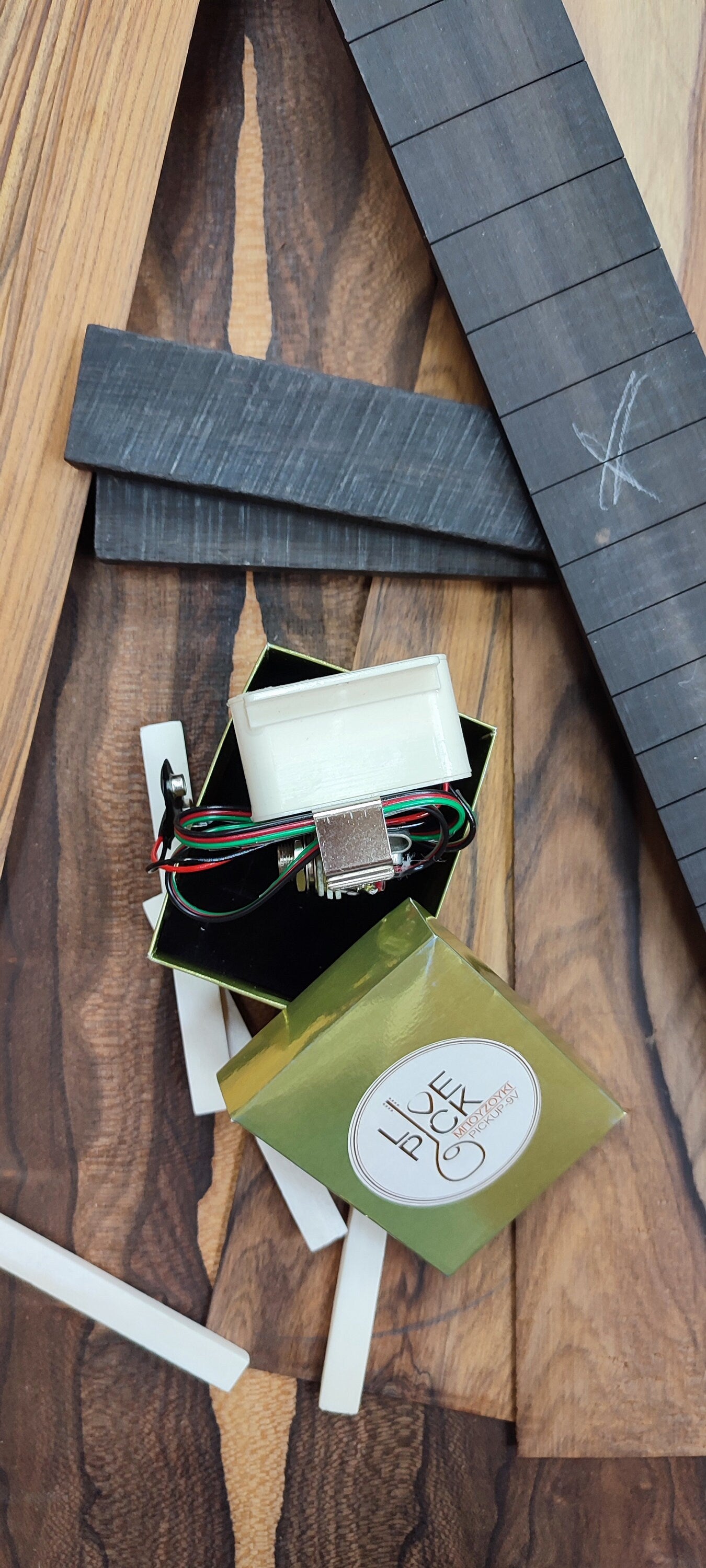 LIVE PICK ~ Bouzouki Active Pickup ~ The "White" model ~ Classic Tone 6string & 8String Bouzouki Pickup ~